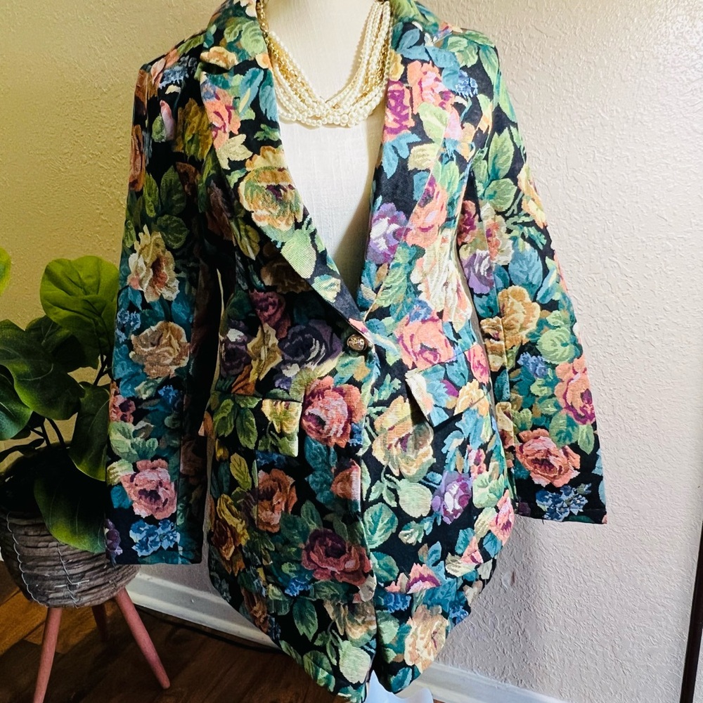 SHEIN Blazer and short Fashion-Forward Statement